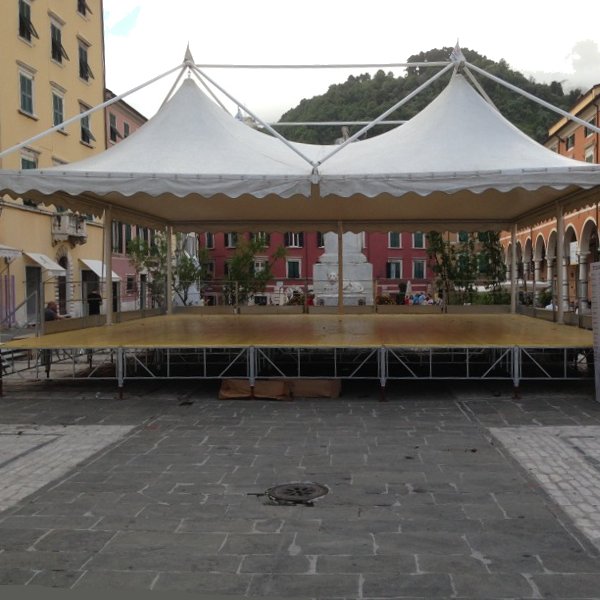 Palco spettacolo noleggio per eventi in toscana